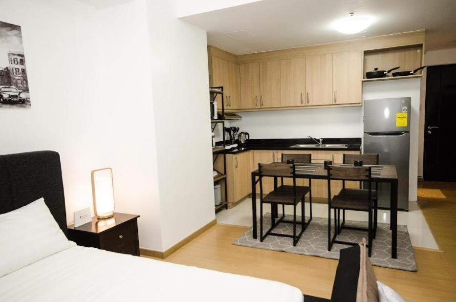 Prime Avant Bgc Location Apartments By Ph Staycation Manila Exterior foto