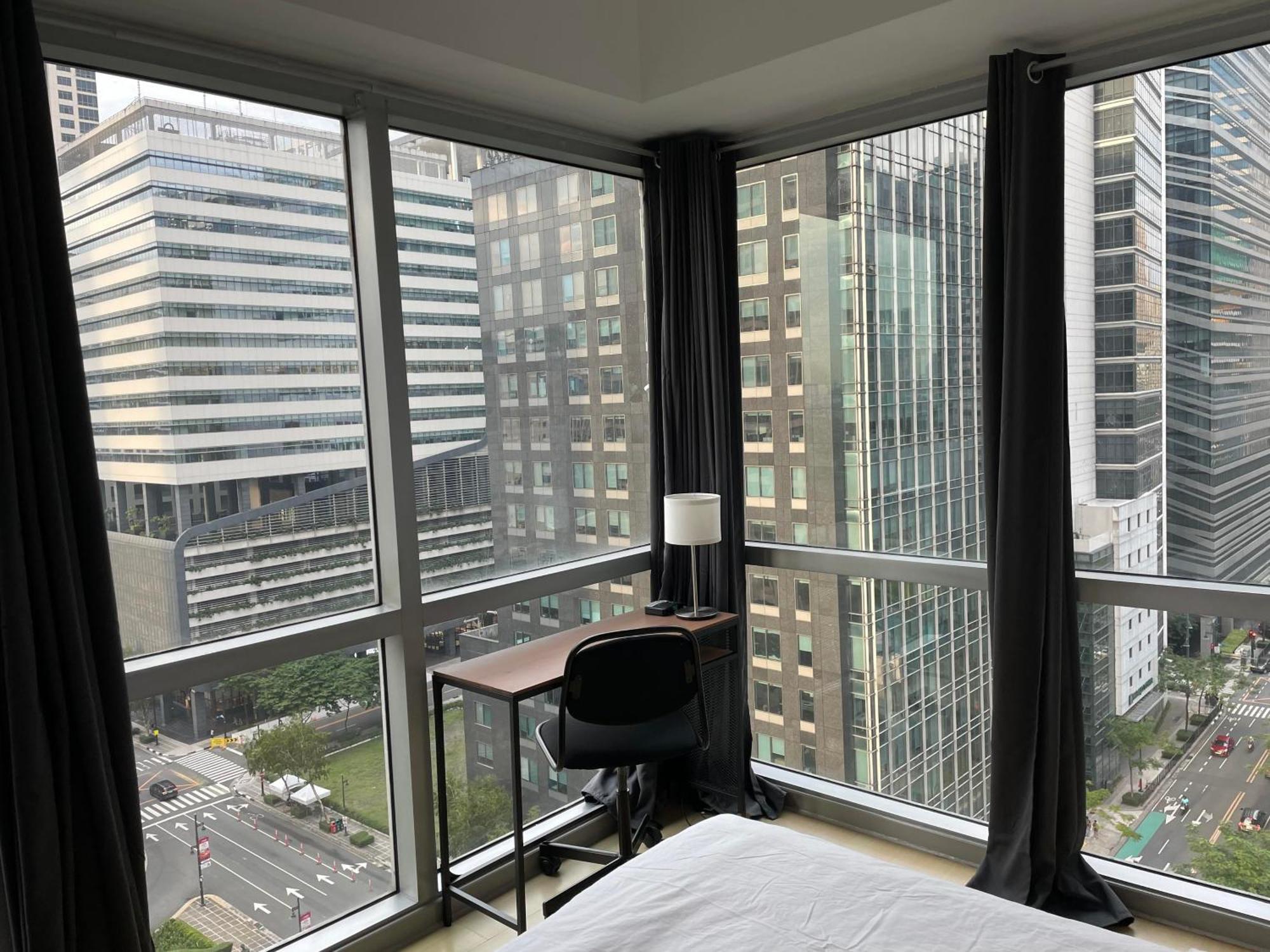 Prime Avant Bgc Location Apartments By Ph Staycation Manila Exterior foto