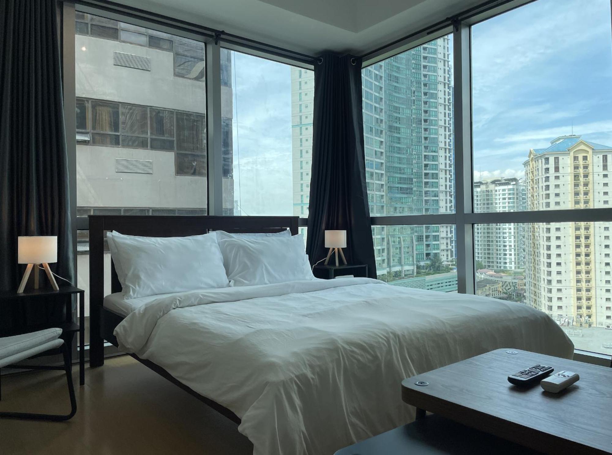 Prime Avant Bgc Location Apartments By Ph Staycation Manila Exterior foto
