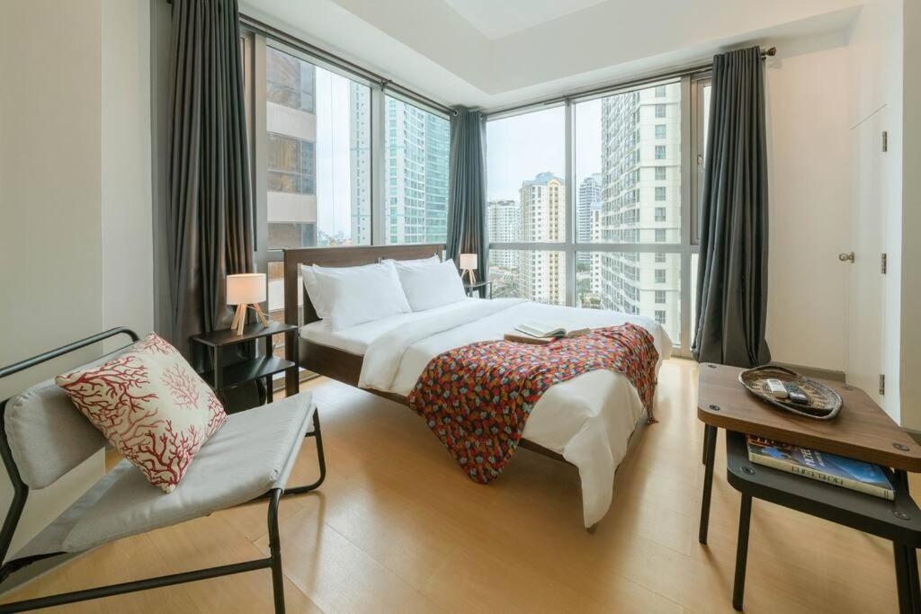 Prime Avant Bgc Location Apartments By Ph Staycation Manila Exterior foto